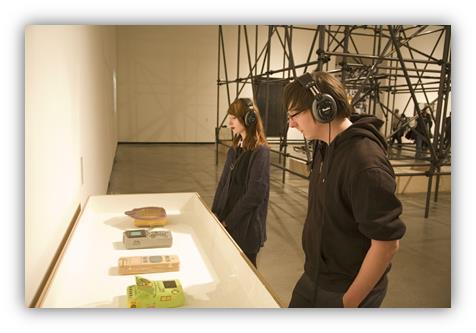 Soundmaschinenausstellung mit Kopfhörern von Teufel