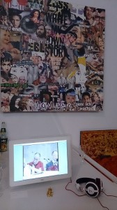 Real Kopfhörer im Einsatz auf Beutekunst Streetart Ausstellung Bildrechte: tom Real Kopfhörer im Einsatz auf Beutekunst Streetart Ausstellung Bildrechte: tom