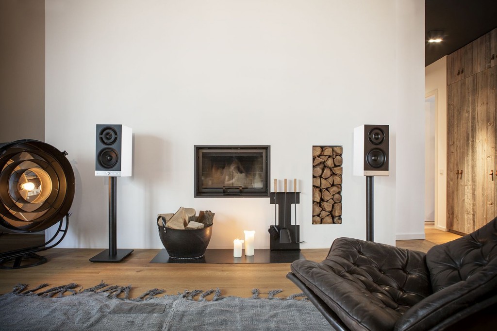 raumfeld-stereo-m-white-lifestyle1