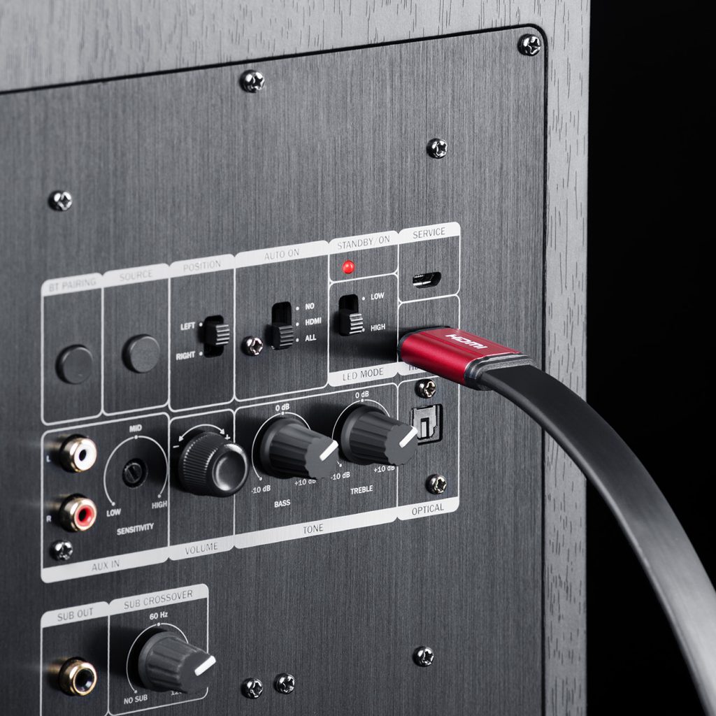 ultima-40-aktiv-black-detail-hdmi-1300x1300x72