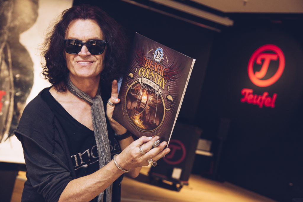 Glenn Hughes signing a Black Country Communion album