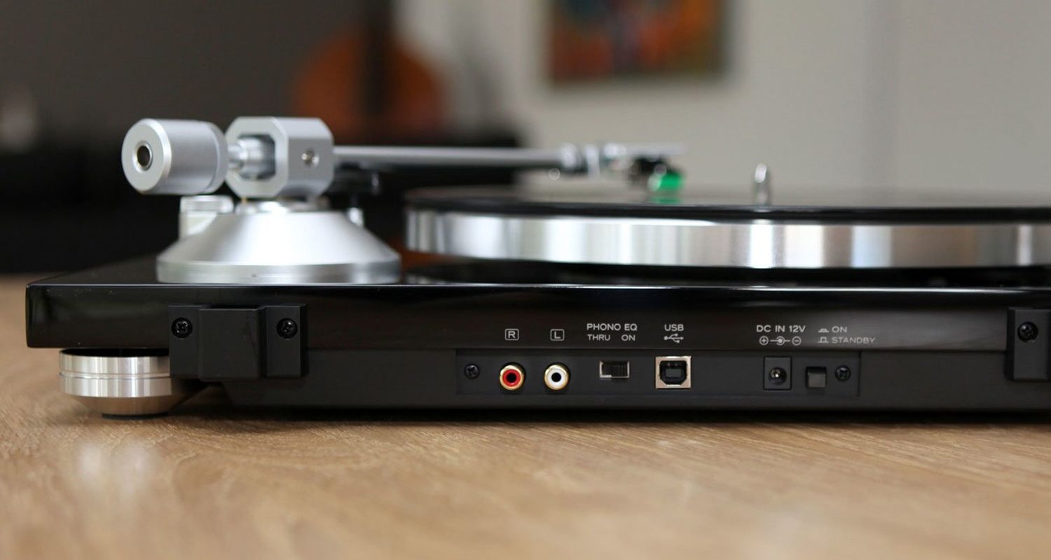 Der Plattenspieler TEAC TN-300 kann Schallplatten digitalisieren