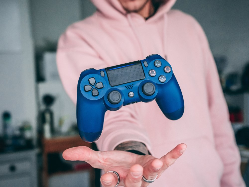 Gamer mit Controller