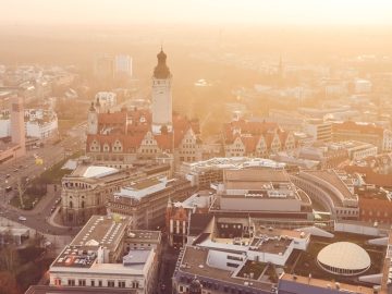 Blick auf den Stadtkern Leipzigs mit Neuem Rathaus.