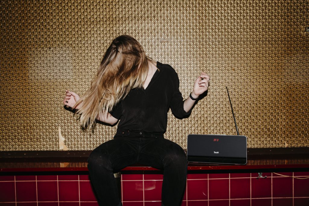 Musik hören mit portablem Lautsprecher