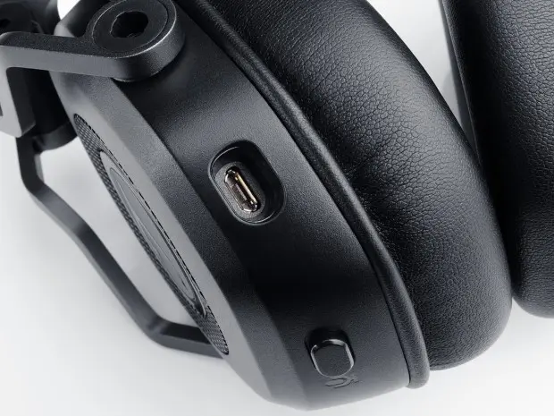 Mini-USB-Anschluss des Cage
