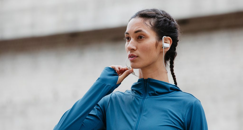 Joggerin mit In-Ears AIRY SPORTS