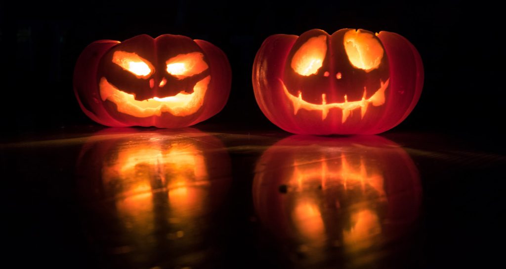 Mit Alexa-Skills zu Halloween Kürbisse leuchten lassen