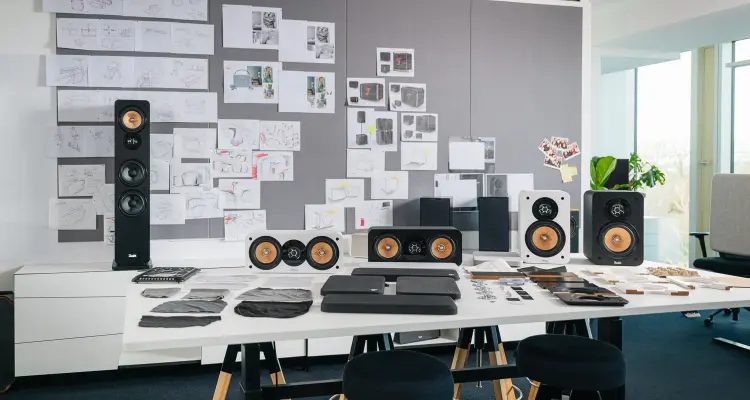 Un puzzle composé de nombreux détails a mené au nouveau design de l’enceinte ULTIMA