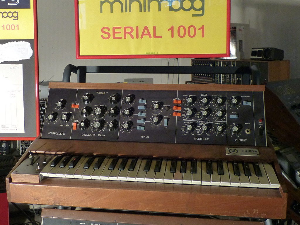Erster Minimoog Model D mit der Seriennummer 1001.
