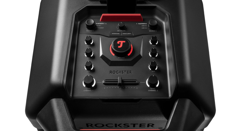 ROCKSTER Nahaufnahme des integrierten 2-Kanal-DJ-Mischpults des ROCKSTER 2 mit Lautstärkereglern und Crossfader.