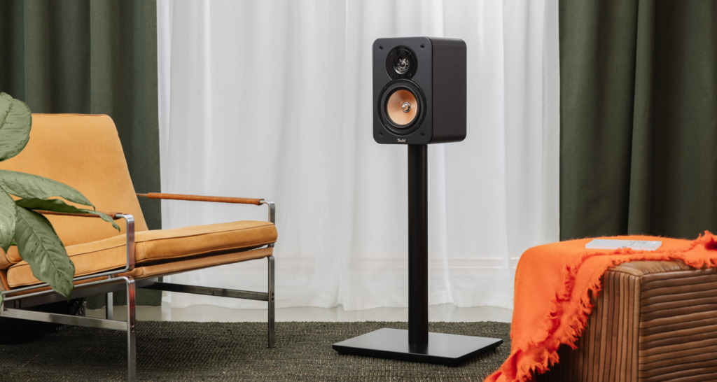 ULTIMA 20 Lautsprecher ULTIMA 20 ist auf einem K&M Standfuß AC 7001 SP 3 montiert.