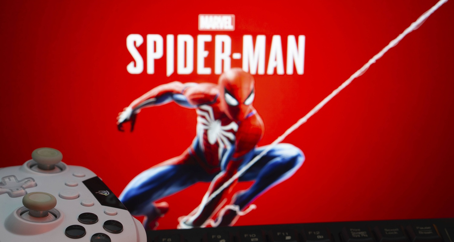 Dhaka, Bangladesch 13. September 2025: Game Controller vor Marvel s Spider Man auf einem Hintergrund Dhaka, Bangladesh- 13 Sep 2025: Game controller in front of Marvel s Spider Man on a background Copyright: imageBROKER MojahidxMottakin iblmmo15116371